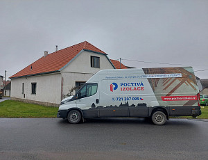 Zateplení stropu rodinného domu pomocí foukané izolace